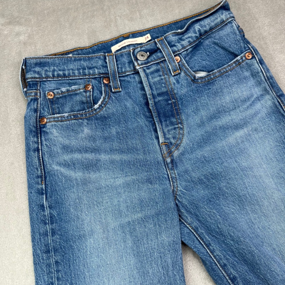 Levis Premium Wedgie Straight Jeans Women 24 Blue Medium Wash Stretch Distressed